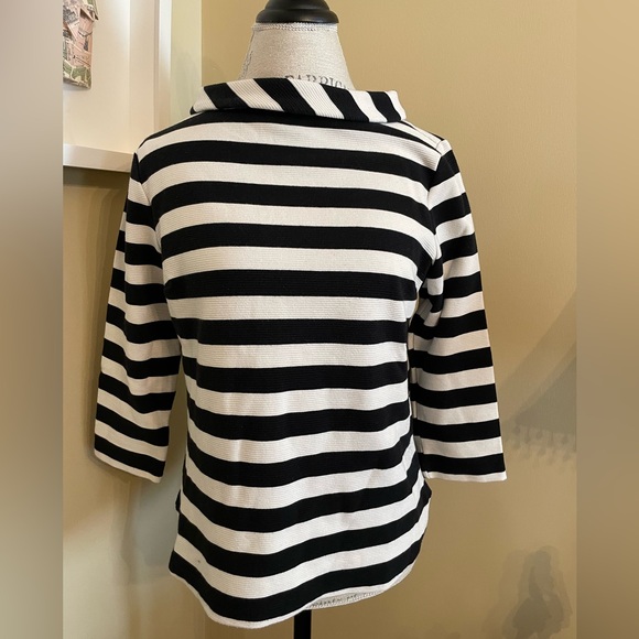 Black and white sweater - Picture 1 of 3